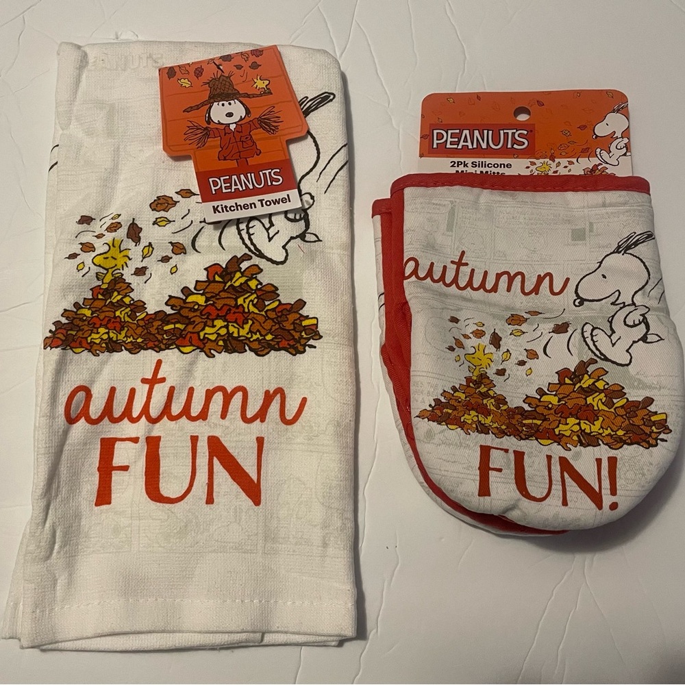 Peanuts Autumn Fun 2 Pk. Silicone Mini Mitts And Hand Towel New